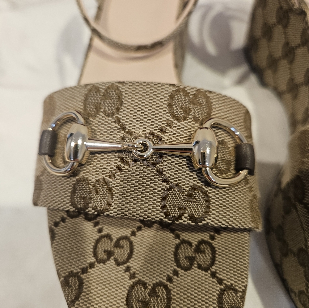 Gucci Women’s Horsebit Platform Wedge Sandals GG Canvas Size 39.5 - Picture 3 of 10